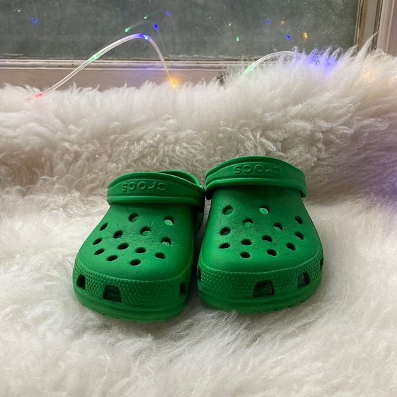Green Crocs for kids - Picture 1 of 4